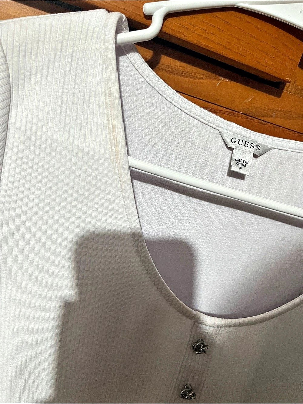 GUESS Ribbed Short Sleeve Top White Size Medium - Picture 2 of 4